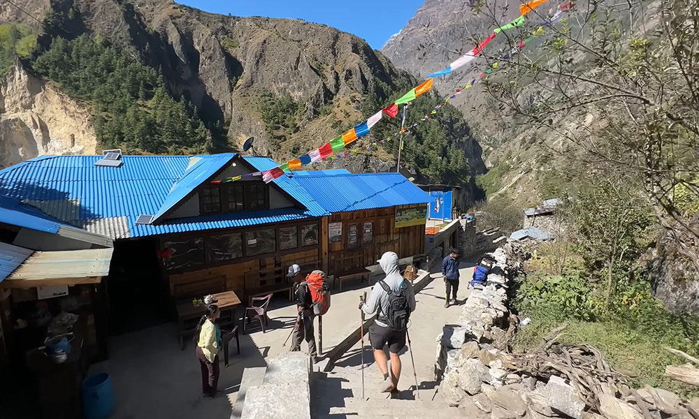 Accommodation manaslu circuit trek in september