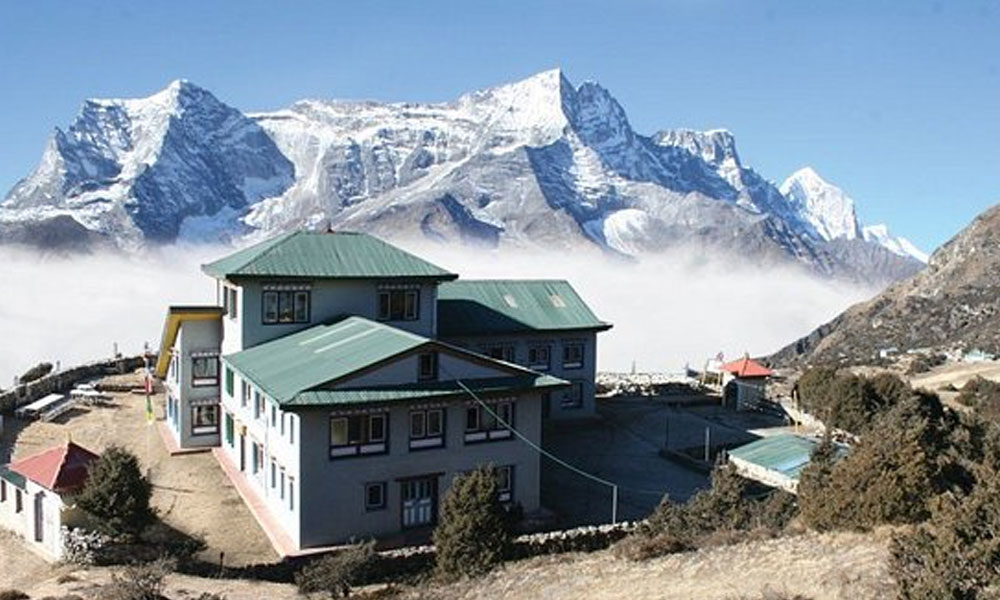 Where is Mount Everest located ?
