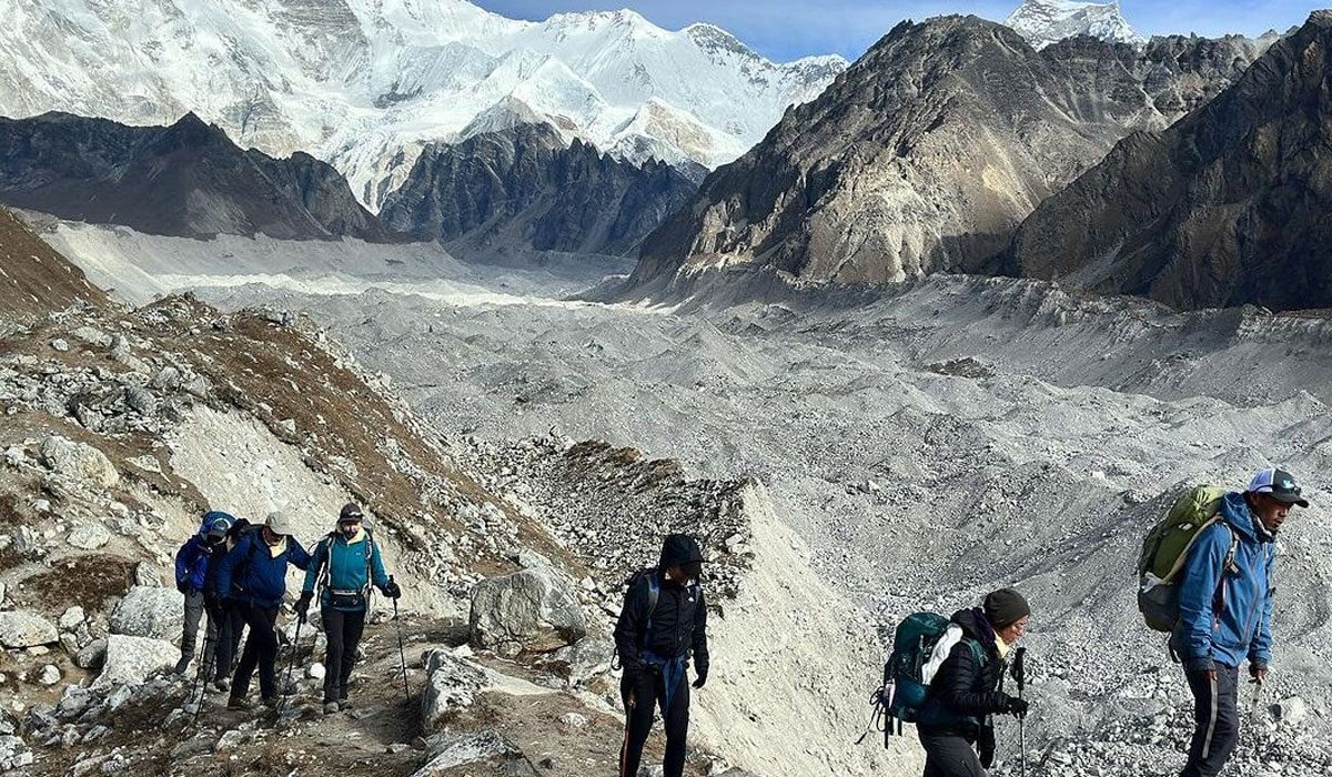 How do you hire guides from Lukla