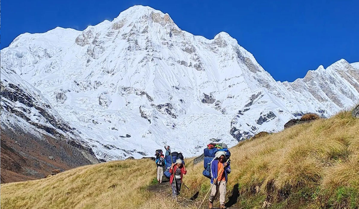How to hire guides from Pokhara