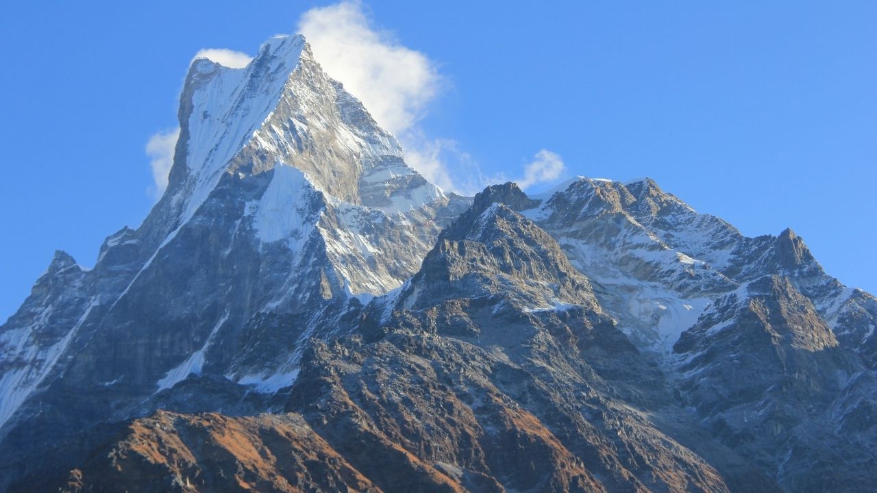 Stunning Mountain Views Annapurna Circuit Trek in Autumn