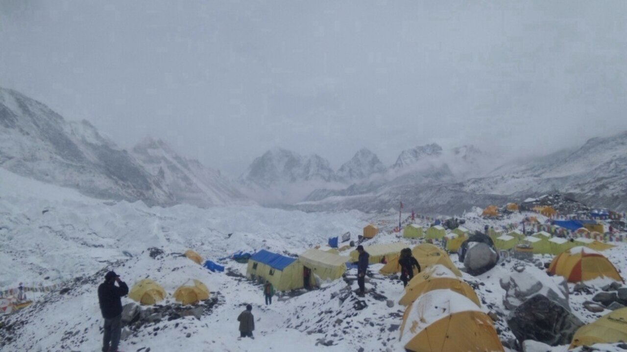 Why Most People Dont Sleep At Everest Base Camp