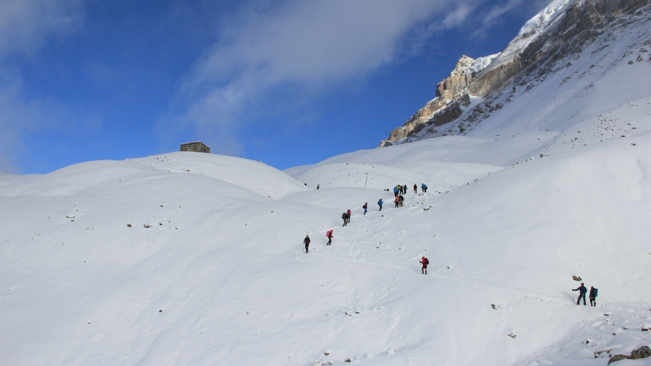 Annapurna Circuit Trek Group vs Private
