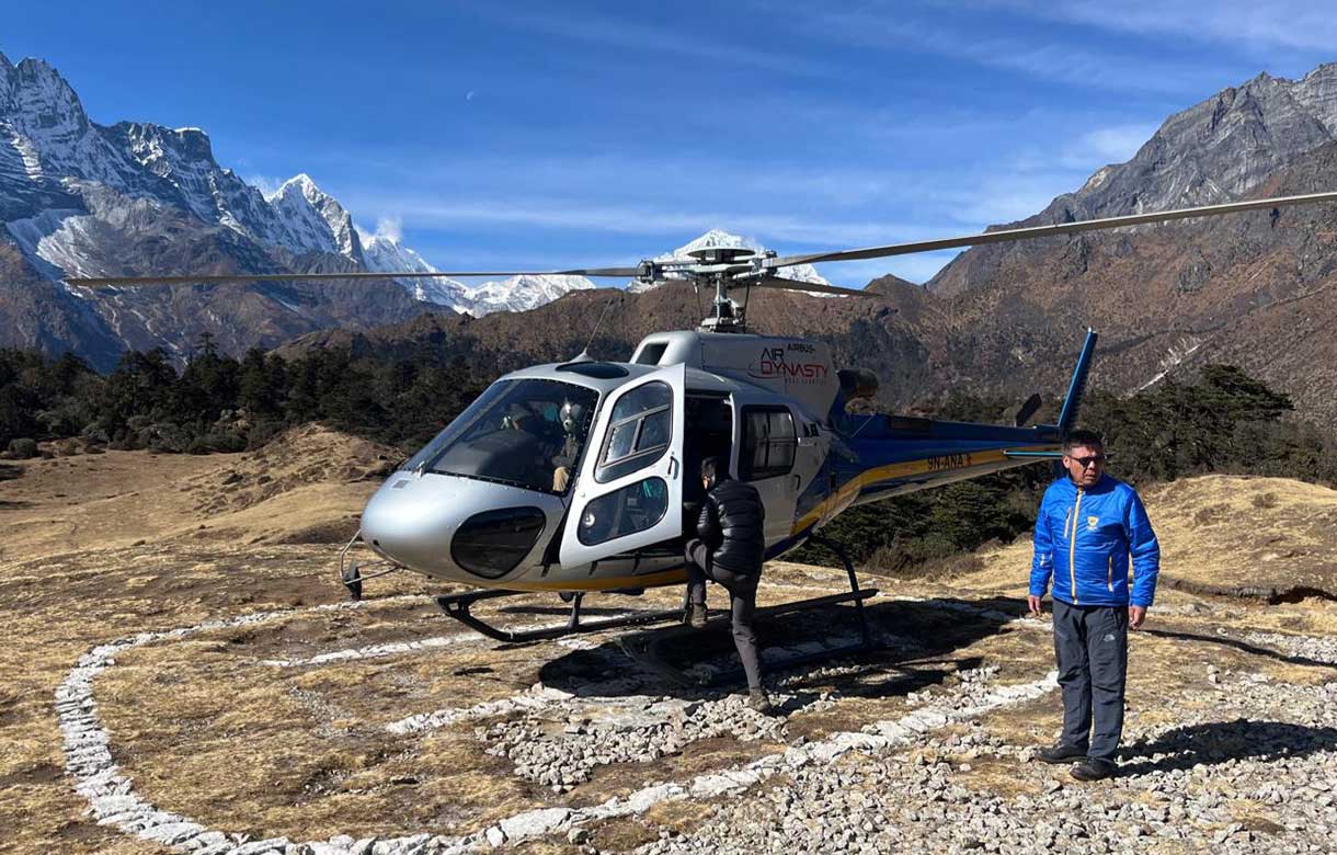 gokyo lake helicopter